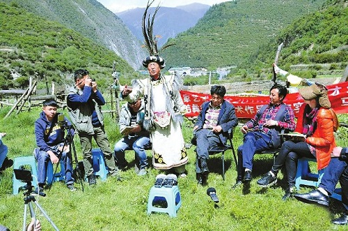 阿坝州民间艺人为项目学员展演和授课。(受访者供图)