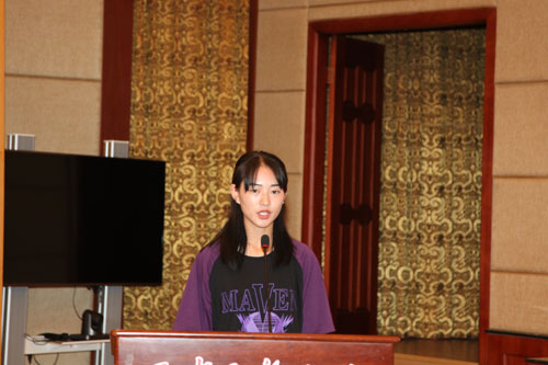 曲米卓玛同学发言