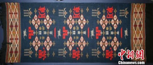 土家族织锦图案精美。钟欣 摄
