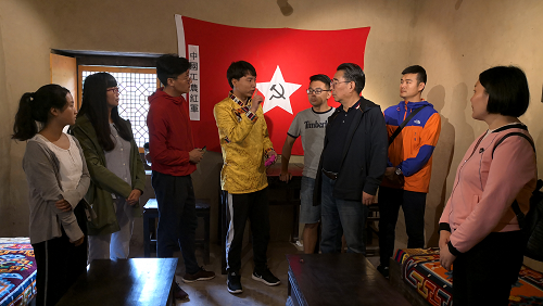 调研组一行在四川省爱国主义教育基地——卓克基会议旧址参观