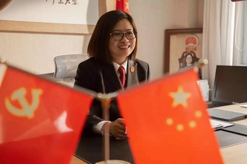 戴敏在工作中