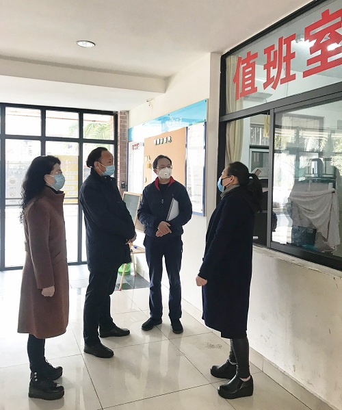 检查学生公寓管理服务情况
