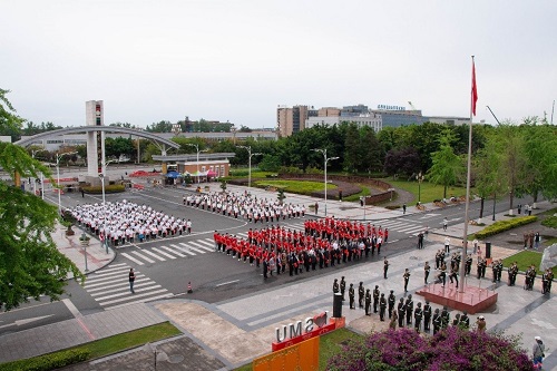 我校举行庆祝“五一”国际劳动节暨纪念“五四”运动103周年升旗仪式