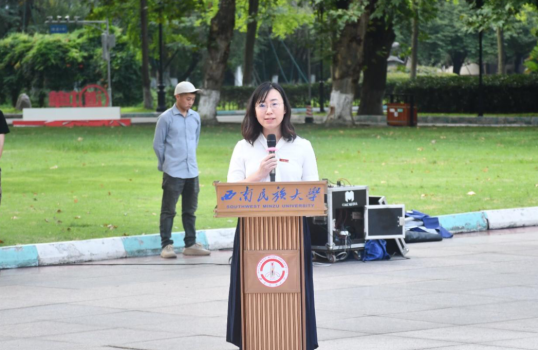 学校举行新学期升旗仪式暨“开学第一课”