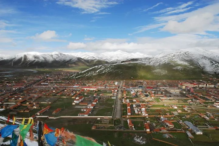 【我们的新时代 我们的家】高原小城大变化