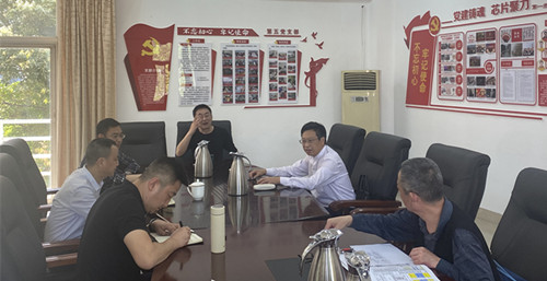 校党委常委、副校长张明善到后勤管理处调度校区调整搬迁工作